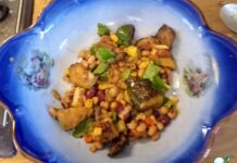 Фасоль с карамелизованным чесноком и цуккини