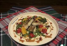 Салат с запеченным судаком