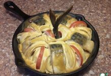 Скумбрия в маринаде на луковой подушке