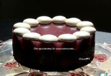 Шоколадный торт с ягодным желе