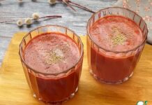 Свекольный смузи с яблоком и черносливом