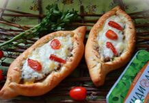 Булки-лодочки с фаршем и сыром