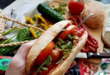 Домашний хот-дог с томатно-чесночным соусом