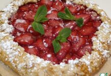 Галета-пирог с клубникой