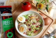 Овощной салат с колбасными снеками