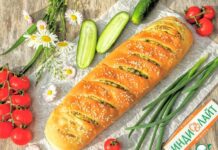 Батон с ветчиной, чесноком и зеленью