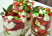 Десерт с клубникой и сметанным кремом