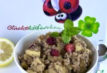 Яблочно-гречневая каша с клюквой