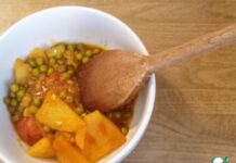 Карри из картофеля и зелёного горошка