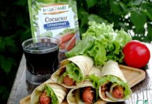 Лепёшка-гриль с сосиской и картофелем