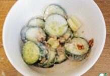 Салат с огурцом, сельдереем и йогуртом