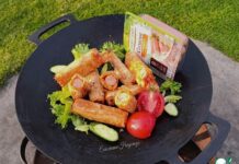 Сосиски в лаваше на садже