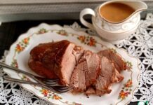 Свиная лопатка тушёная