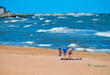 Курорты Каспийского моря в России и Казахстане: отели, пляжи, цены