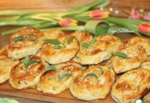 Слоеные пирожки с луком и картошкой