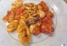 Закуска из кальмаров с помидорами