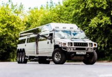 Аренда лимузина на свадьбу: почему стоит выбрать HUMMER H2 с высокой крышей