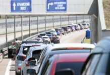 Более тысячи автомобилей ждут проезда у Крымского моста