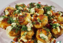 Молодой картофель под соусом карбонара