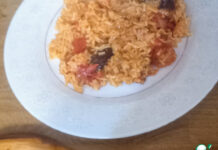 Острый рис с баклажанами и помидорами