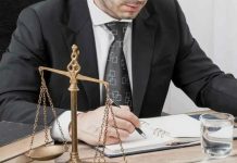 Как выбрать юриста по авторскому праву: почему универсальный специалист может провалить ваше дело