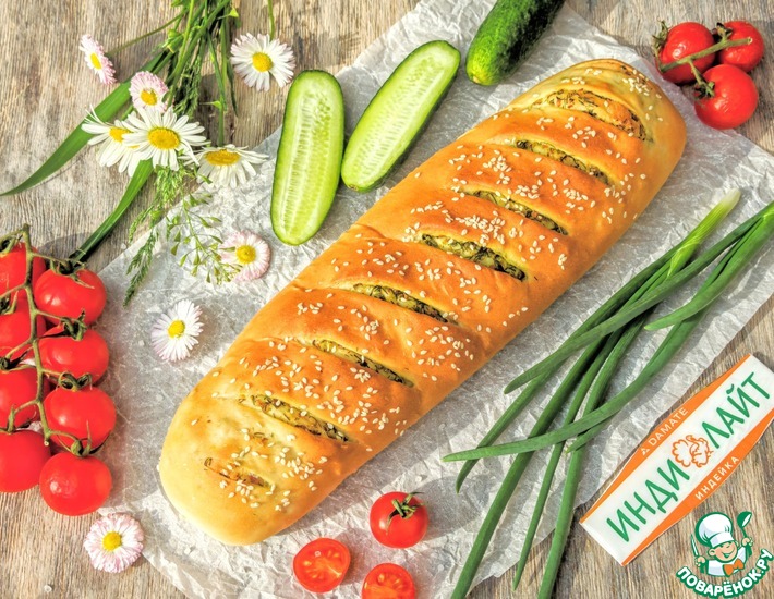 Батон с ветчиной, чесноком и зеленью