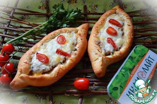 Булки-лодочки с фаршем и сыром