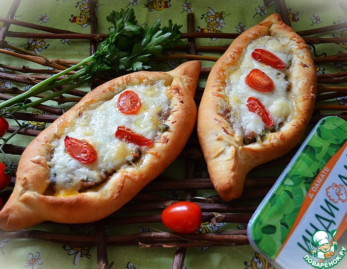 Булки-лодочки с фаршем и сыром