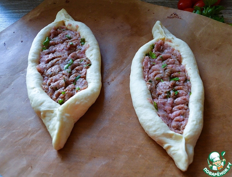 Булки-лодочки с фаршем и сыром