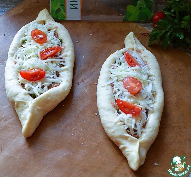 Булки-лодочки с фаршем и сыром