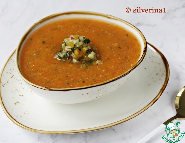 Гаспачо из персиков и томатов