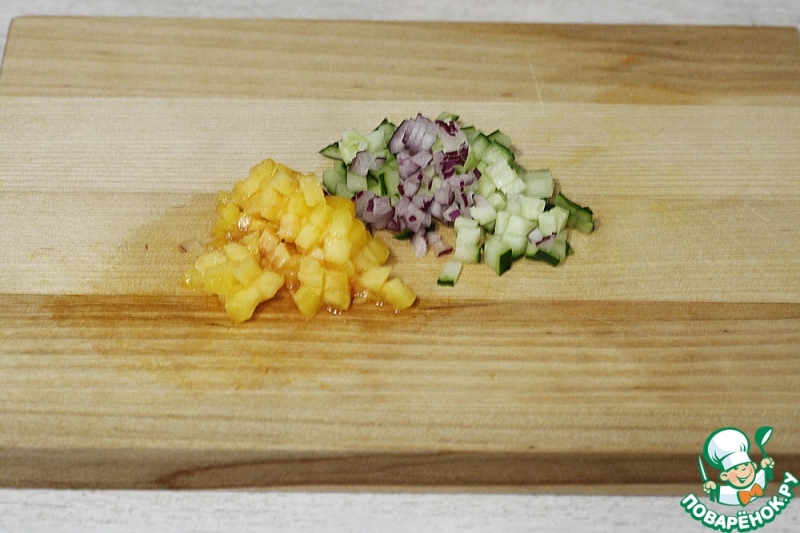 Гаспачо из персиков и томатов