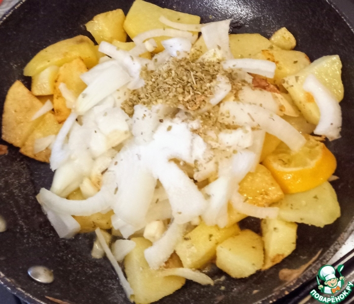 Хаш с картофелем, фетой и яйцом