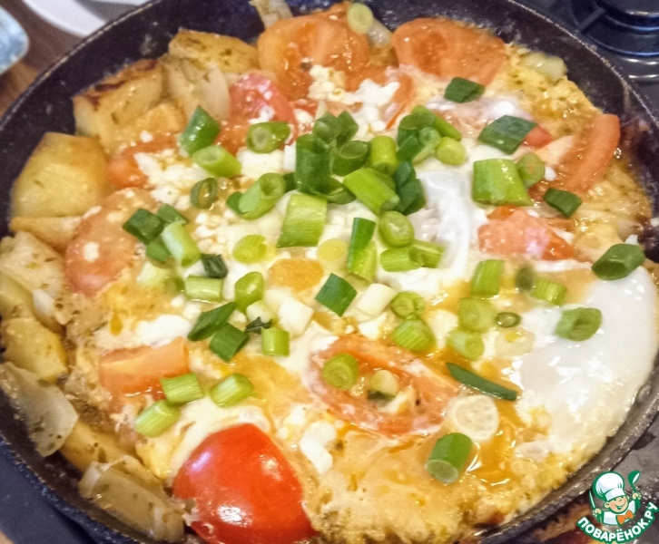 Хаш с картофелем, фетой и яйцом