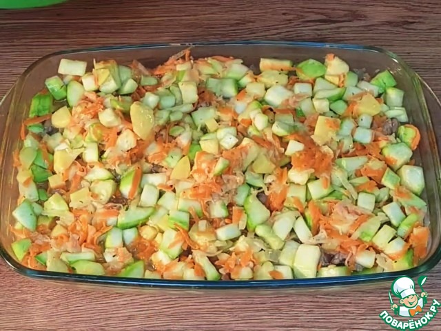 Индейка с грибами на овощной подушке