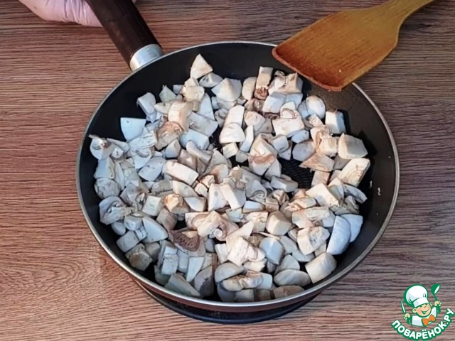 Индейка с грибами на овощной подушке