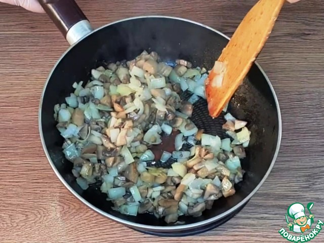 Индейка с грибами на овощной подушке