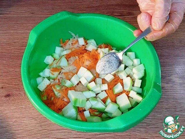 Индейка с грибами на овощной подушке