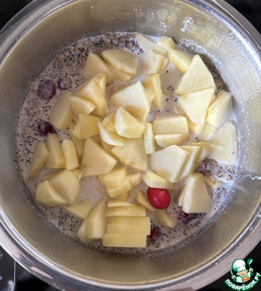 Яблочно-гречневая каша с клюквой