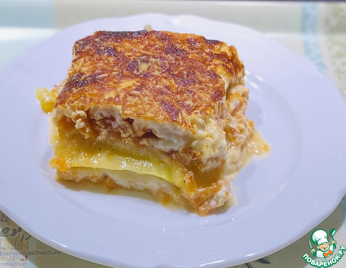 Кабачковая лазанья с куриным фаршем и соусом бешамель