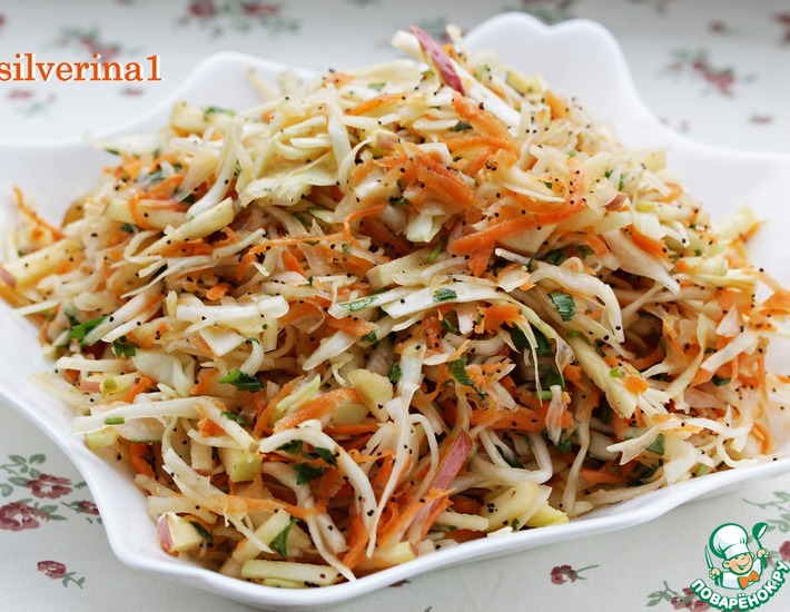 Капустно-морковный салат с яблоком