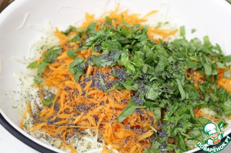 Капустно-морковный салат с яблоком
