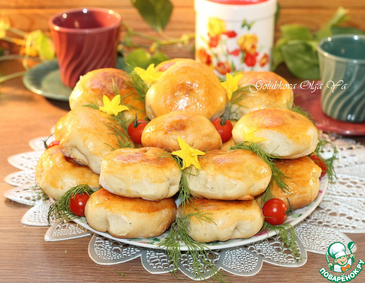 Круглые пирожки с овощами и яйцом