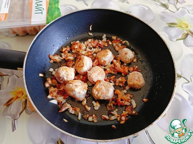 Кулеш с купатами и вялеными томатами