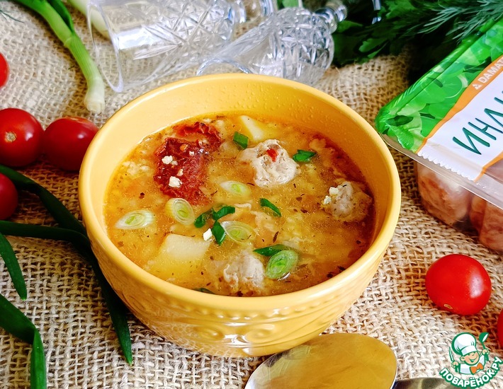Кулеш с купатами и вялеными томатами