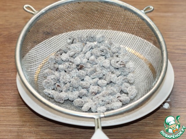 Куличи с брусничной помадкой