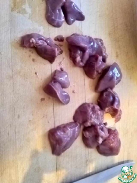 Куриная печень с грибами и сметаной