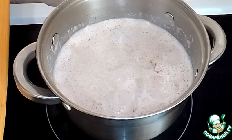 Куриный шницель в чипсах с грибным соусом