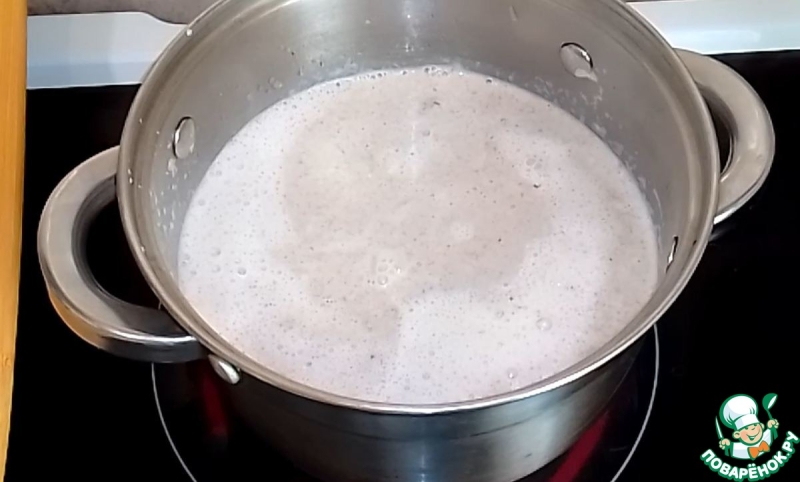 Куриный шницель в чипсах с грибным соусом