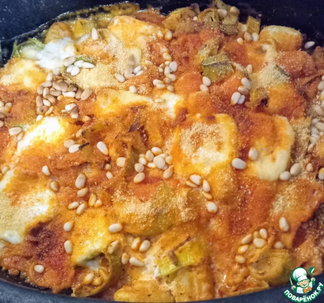 Ньюки с луком-пореем и харисой